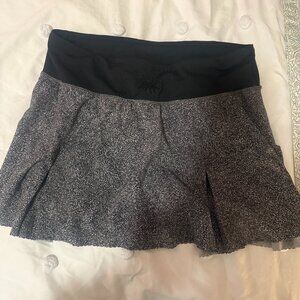 Size 4 Gray patterned lululemon skirt